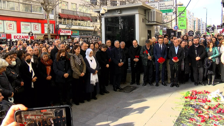 Hrant Dink, öldürüldüğü yerde anıldı... Herkes öldürülebilir ama vicdan öldürülemez