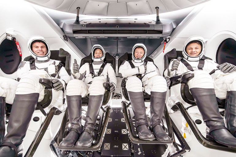 Dragon bugün istasyona kenetleniyor Uzayda 2 hafta böyle geçecek