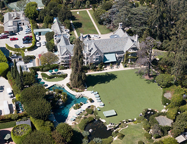 Oradaki kızlar bile susuzluktan ölen kuşlar gibiydi:  26 yaşındayken 80lik bir zenginle evlenmenin elbette bir bedeli var