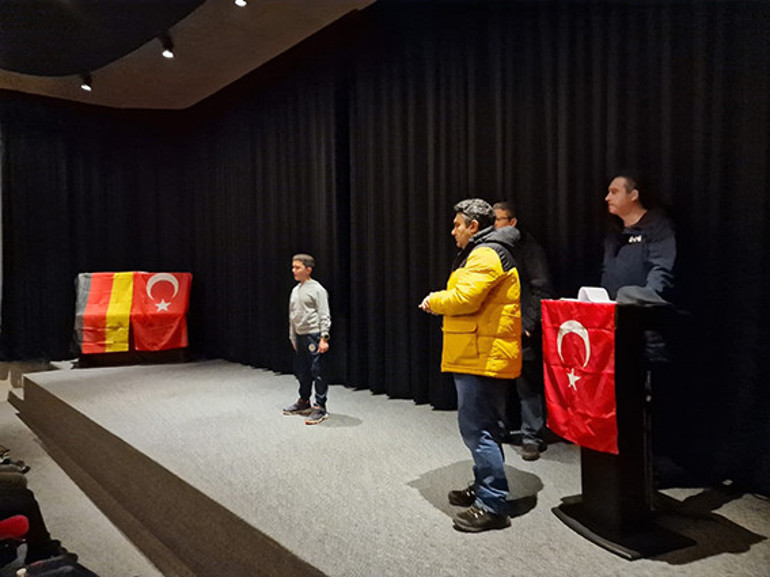 ‘Rafadan Tayfa: Hayrimatör’ Pforzheim’daki minik hayranlarından tam not aldı
