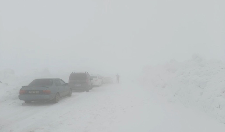 Sağanak yağış, fırtına, kar, çığ tehlikesi... Meteoroloji hava durumu tahminini paylaştı: Bu illerde bölgelerde oturanlar dikkat