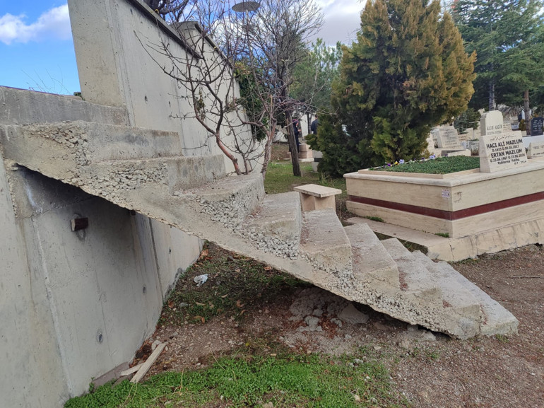 Sesin geldiği yer Karşıyaka Mezarlığı