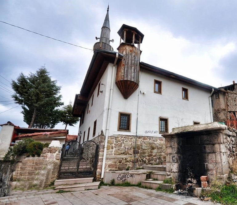 Sesin geldiği yer Karşıyaka Mezarlığı