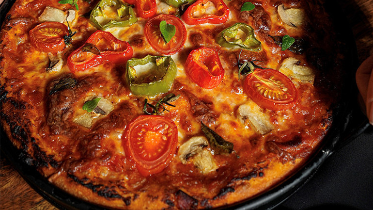 İki İtalyan lezzetinin tek tarifte buluşması: Focaccia Pizza
