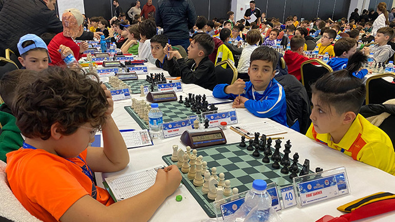 Bakan Göktaş: Alper Gezeravcı gençlerimize ilham olacak