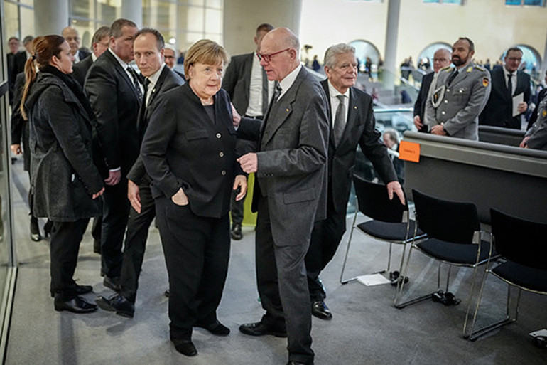 Schaeuble devlet töreniyle anıldı