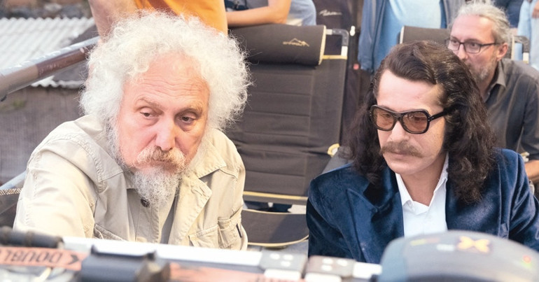 Yeni kuşağı anlatan yazar