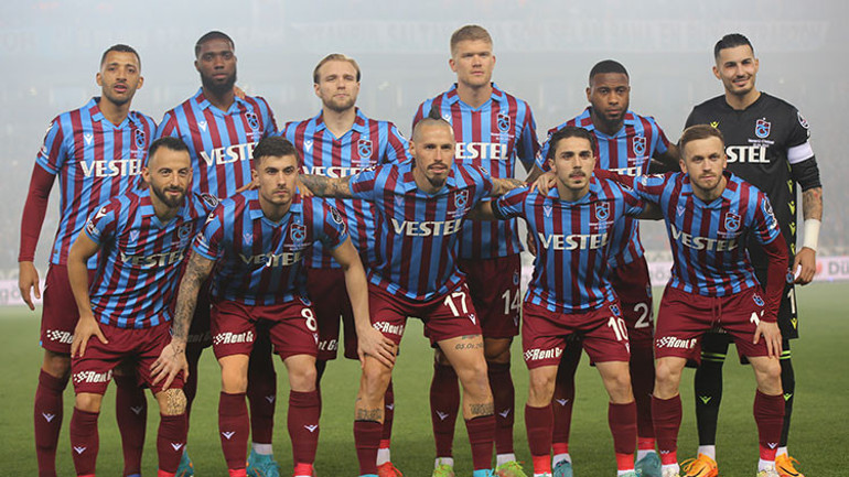 Trabzonsporda şampiyon kadro dağlıyor