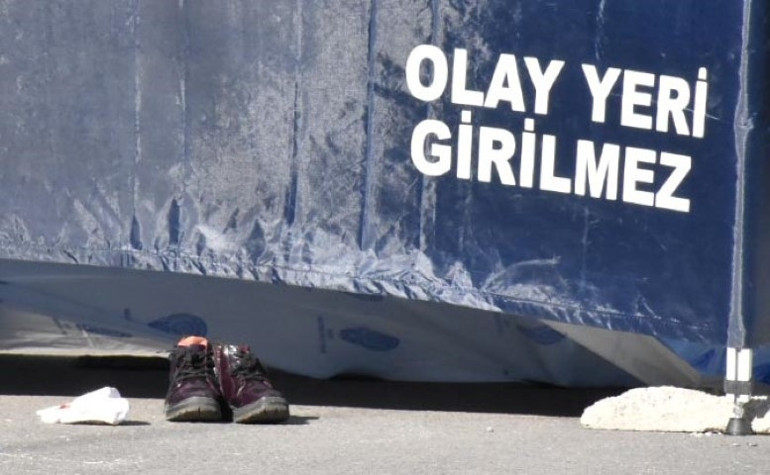 İzmirde öğretim görevlisi dehşeti: Çocuğunu ve kayınvalidesini öldürdü, eşini ağır yaraladı
