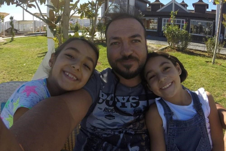 Uçan Köftecinin hayatı film olmuştu, izleyemeden depremde hayatını kaybetti Kardeşinden yürek yakan sözler