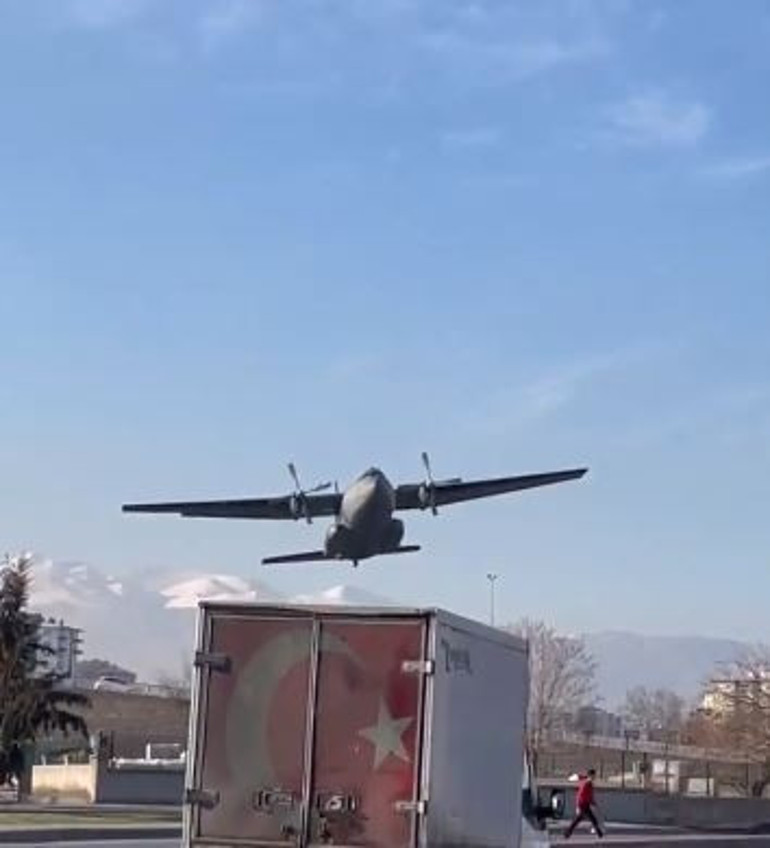 MSB: Kayseride C-160 uçağımız teknik bir arıza nedeniyle acil iniş yaptı