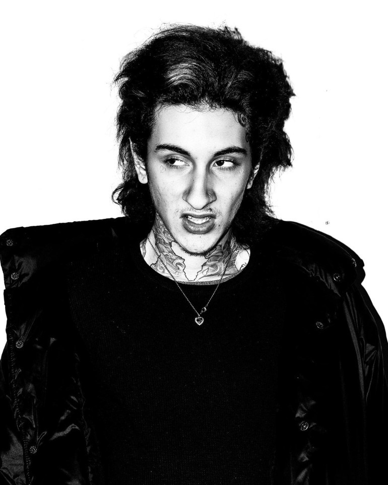 Şarkı da söylerim, rol de yaparım…