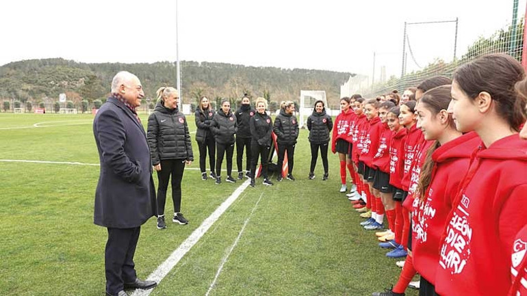 Geleceğin kadın yıldız futbolcuları