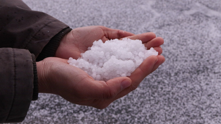 Meteorolojiden yeni hava durumu raporu: İstanbulda kar yağışı alarmı Bazı ilçeler beyaza büründü