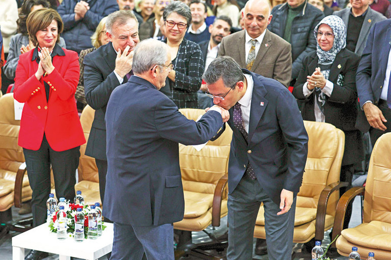 İzmir’in dağlarında çiçekler nasıl açar