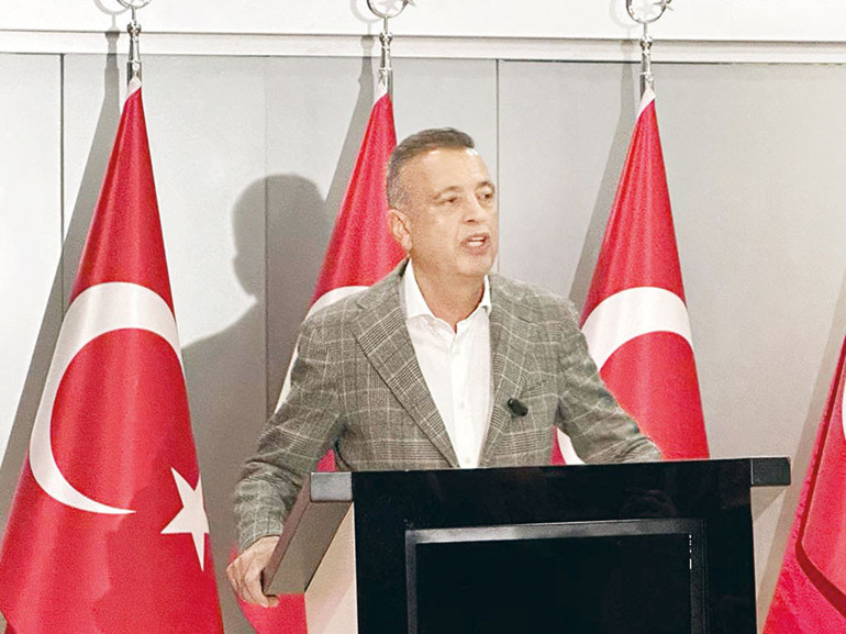 İzmir’in dağlarında çiçekler nasıl açar