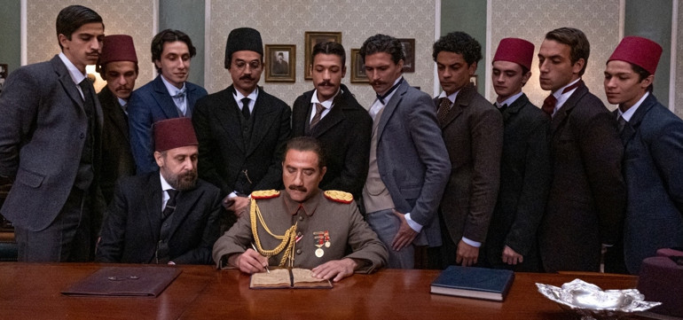 Yiğit Özşenerin Atatürk makyajı 6 hafta sürdü