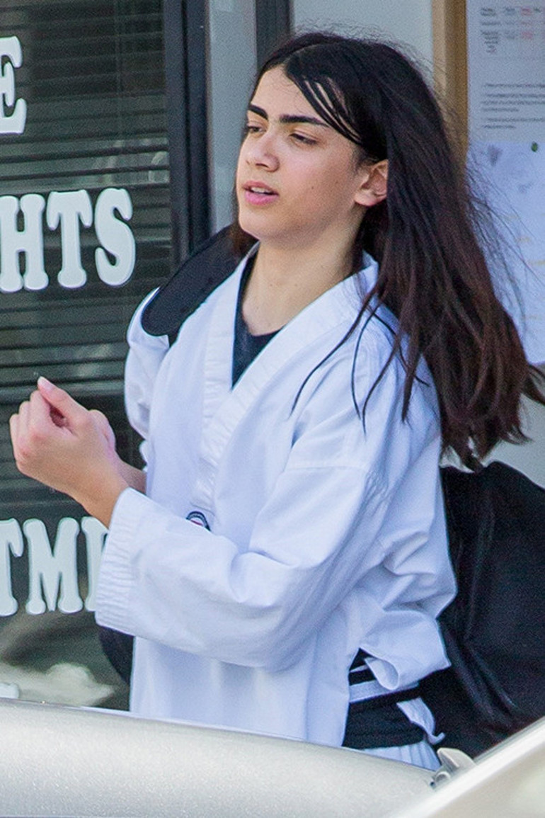 Babası onu kendi elleriyle ölümün kıyısına getirmişti... Yıllarca battaniye altında yaşadı... Sonra adını bile değiştirdi