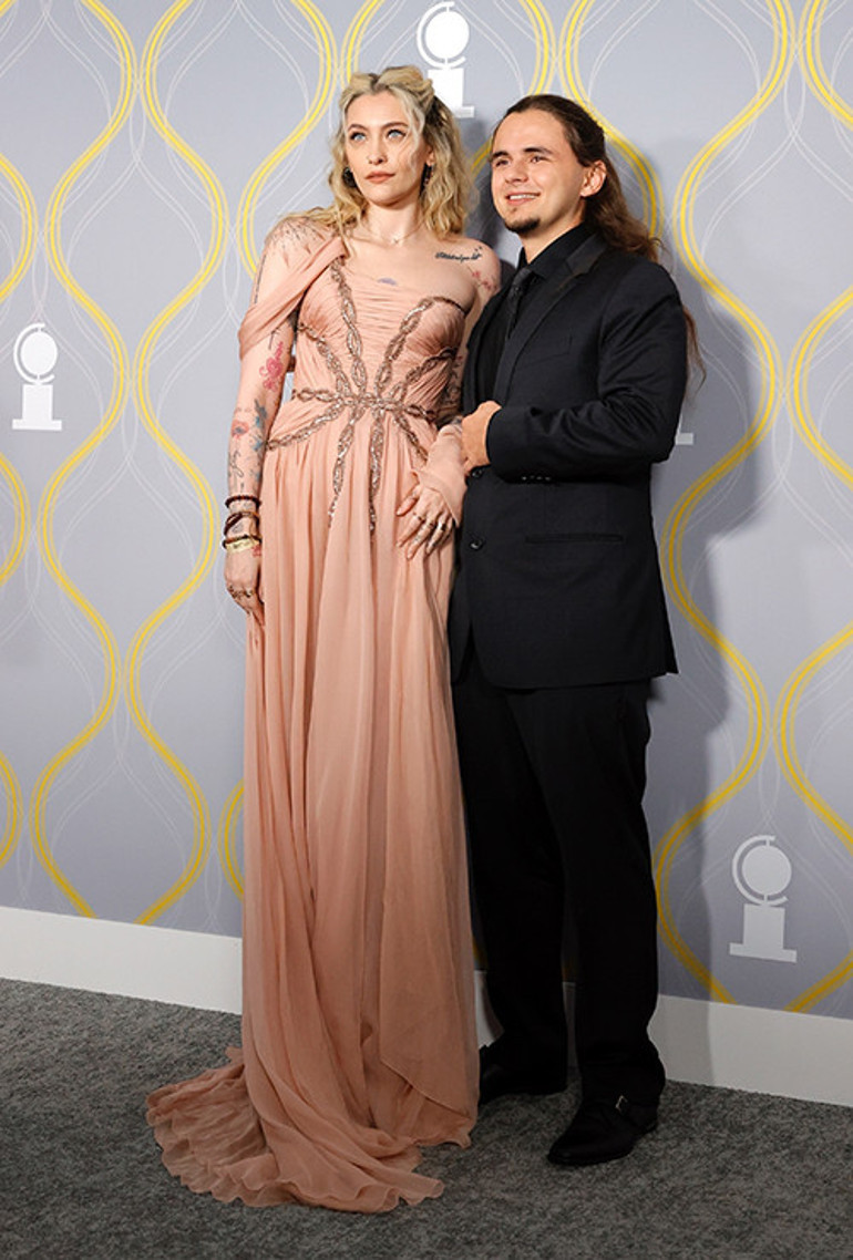 Babası onu kendi elleriyle ölümün kıyısına getirmişti... Yıllarca battaniye altında yaşadı... Sonra adını bile değiştirdi