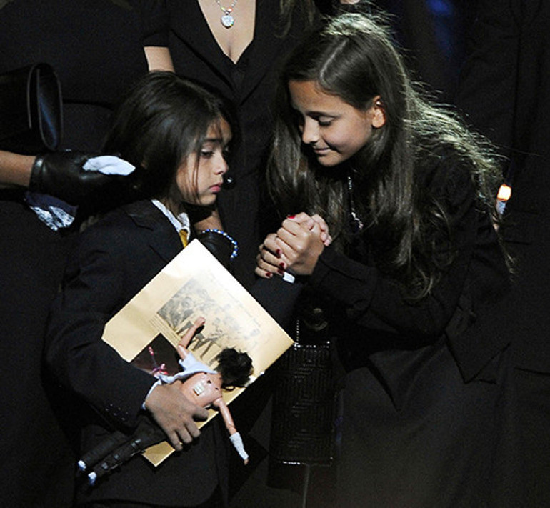 Babası onu kendi elleriyle ölümün kıyısına getirmişti... Yıllarca battaniye altında yaşadı... Sonra adını bile değiştirdi
