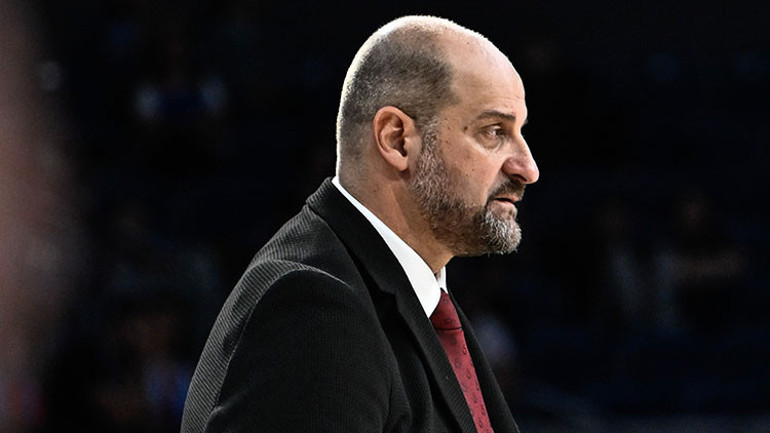 Galatasaray taraftarıyla tartışan başantrenör Zvezdan Mitrovicin sözleşmesi feshedildi