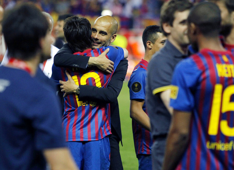 Yol ayrımındaki Barcelona neden Jose Mourinho yerine Pep Guardiolayı seçti Futbolu değiştiren 2008 yazında neler yaşandı Bir kişinin Evet demesi tüm dengeleri değiştirdi