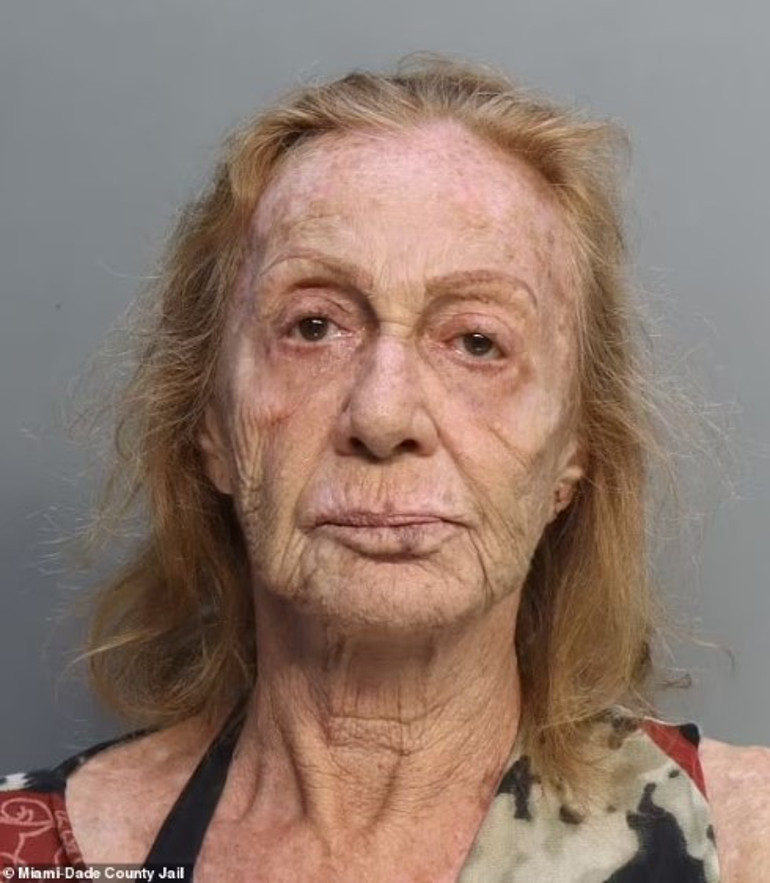 Türkiyedeki eski sevgiliden gelen mesaj kriz çıkardı 52 yıllık kocasını yastıkla boğmaya çalıştı