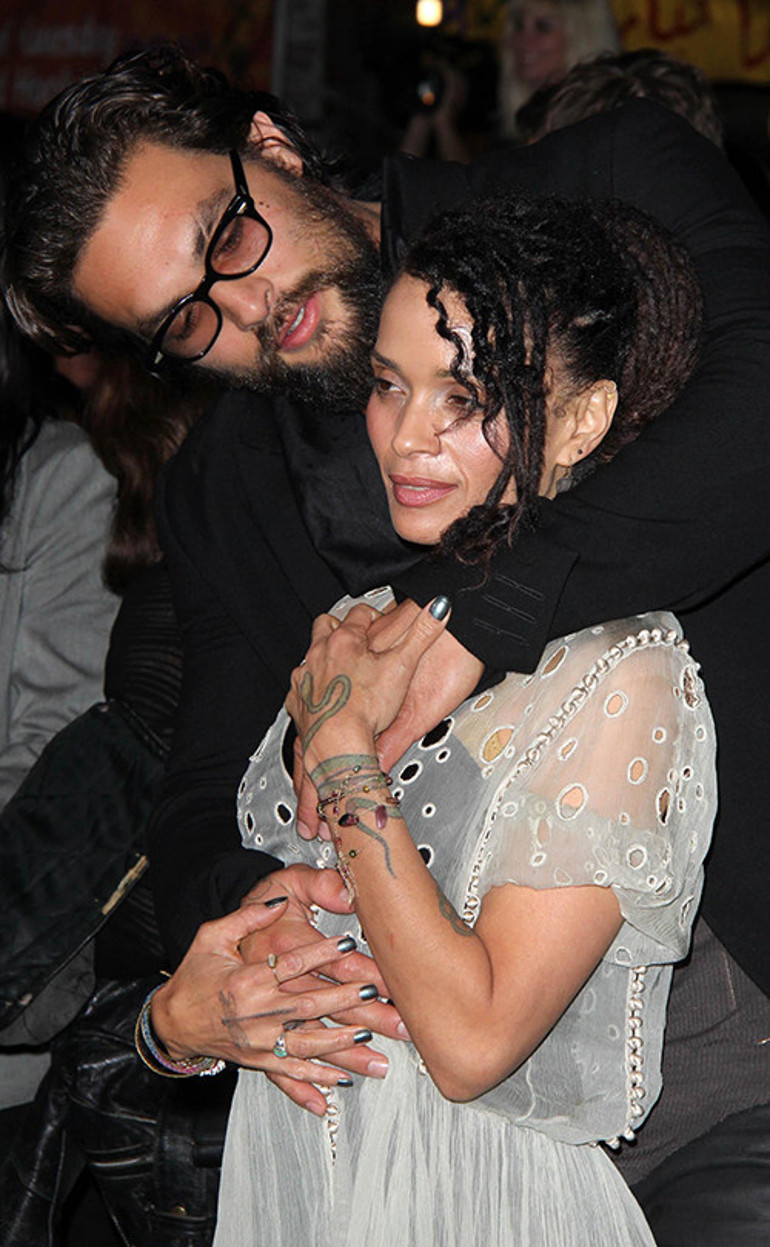 Boşanalı daha bir ay olmadan kendisinden 17 yaş büyük ünlü güzele kancayı taktı: Lütfen benimle sevgili ol