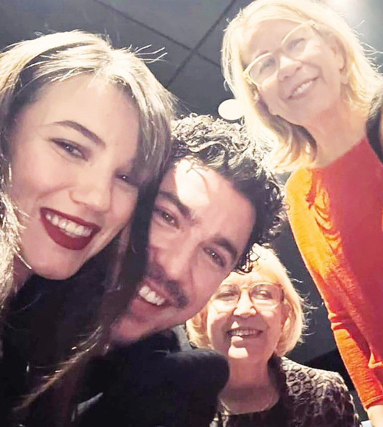 İyi Bir Aile Değilizin galasına ünlü akını: Arzu Film ekolünü devam ettiriyoruz