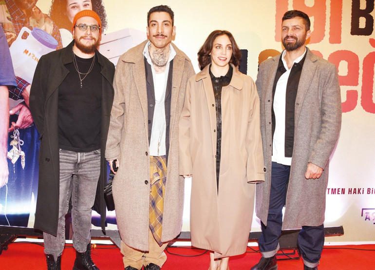İyi Bir Aile Değilizin galasına ünlü akını: Arzu Film ekolünü devam ettiriyoruz
