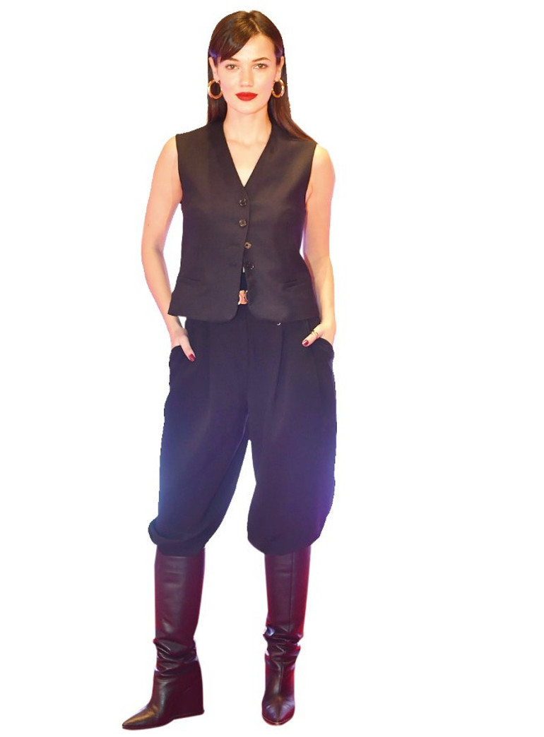 İyi Bir Aile Değilizin galasına ünlü akını: Arzu Film ekolünü devam ettiriyoruz