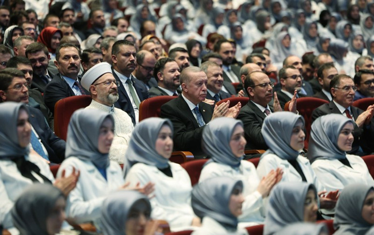 Sarsamadıkları kaleyi içeriden çökertmek istiyorlar Cumhurbaşkanı Erdoğan: Hoca kılıklı sahtekar