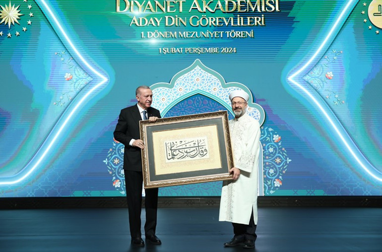 Sarsamadıkları kaleyi içeriden çökertmek istiyorlar Cumhurbaşkanı Erdoğan: Hoca kılıklı sahtekar