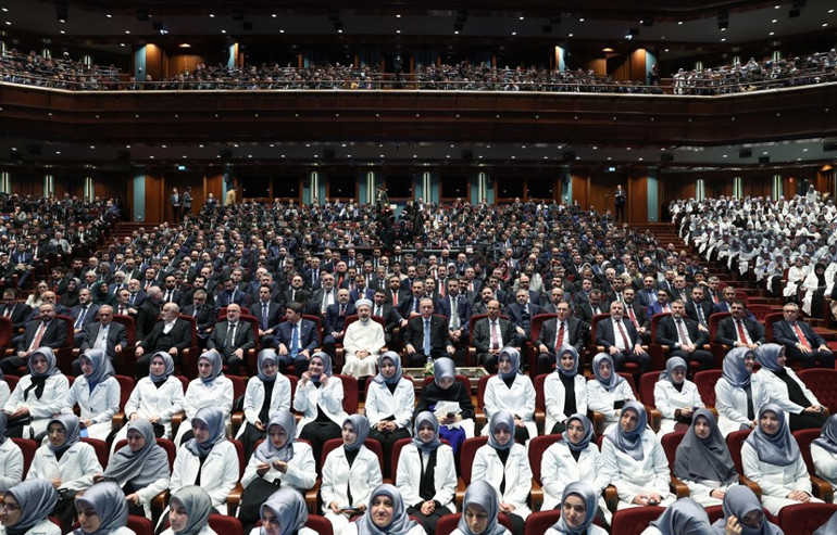 Sarsamadıkları kaleyi içeriden çökertmek istiyorlar Cumhurbaşkanı Erdoğan: Hoca kılıklı sahtekar