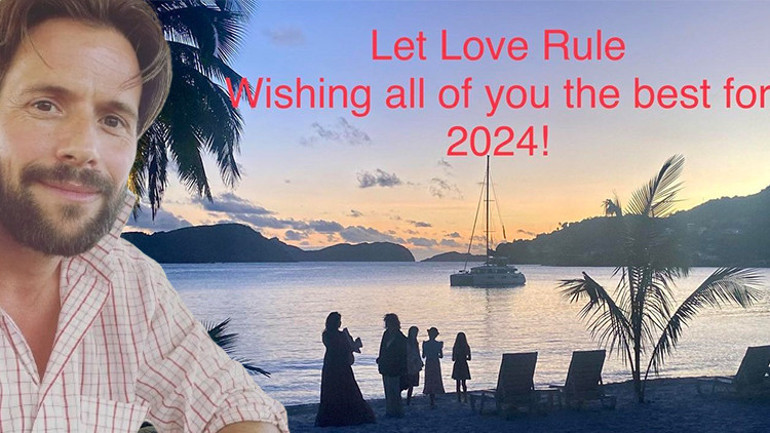 Ünlü oyuncu korkunç uçak kazasında iki kızıyla birlikte ölmüştü… Bıraktığı miras bile kimsesiz kaldı