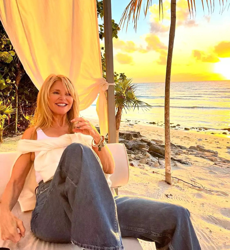 70 yaşına basan süper model gençlere taş çıkarıyor: Artık yemek yemeli, dua etmeli, sevmeliyim