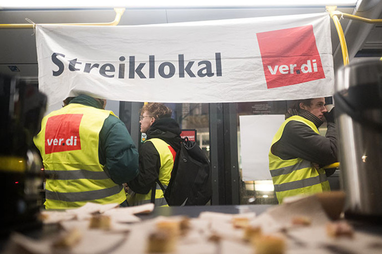 Toplu taşıma kontak kapattı