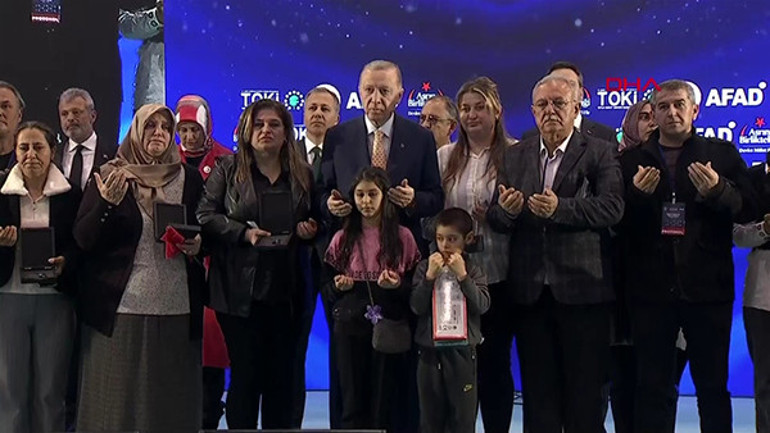 Cumhurbaşkanı Erdoğan: 2 ayda 75 bin, yıl sonuna kadar 200 bin konutu teslim edeceğiz