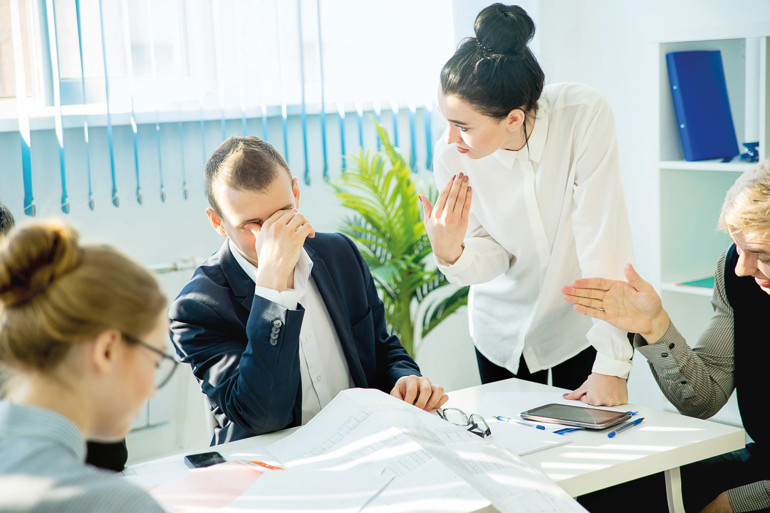 İsyanlarla dolu bir yeniay