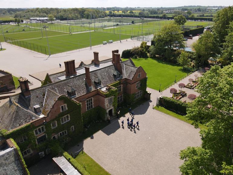 Queen Ethelburga Türk öğrencilere kapılarını ardına kadar açıyor