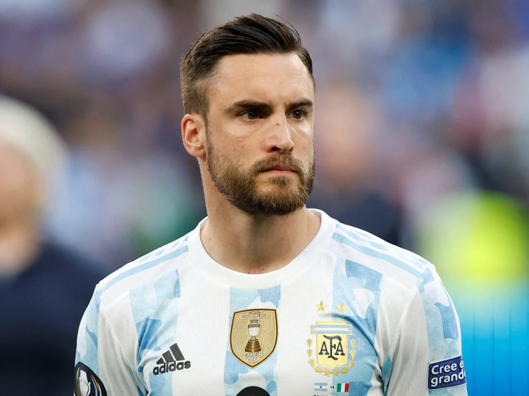 Galatasarayda sol bek transferi için 4 aday Lyon, Manchester City, Juventus ve Lazio...