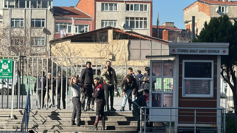 Çağlayan Adliyesinde silahlı saldırı girişimi... Bakan Tunç: Polisimizin dikkati faciayı önledi