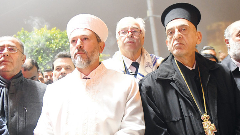 6 Şubat depremlerinin yıldönümünde kayıp canlara her dinde dua