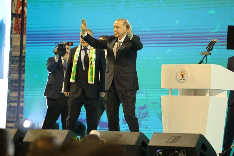 AK Parti Şanlıurfa ilçe belediye başkan adayları tanıtıldı... Cumhurbaşkanı Erdoğandan CHPye eleştiri: Bir iç savaş yaşıyorlar