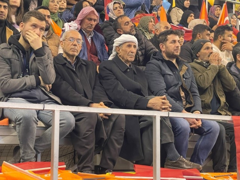 AK Parti Şanlıurfa ilçe belediye başkan adayları tanıtıldı... Cumhurbaşkanı Erdoğandan CHPye eleştiri: Bir iç savaş yaşıyorlar