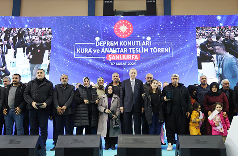 Şanlıurfada Deprem Konutları Kura ve Teslim Töreni... Erdoğan: Birileri şov, biz derman peşindeydik