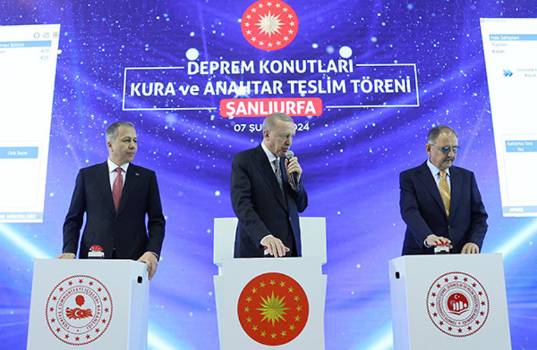 Şanlıurfada Deprem Konutları Kura ve Teslim Töreni... Erdoğan: Birileri şov, biz derman peşindeydik