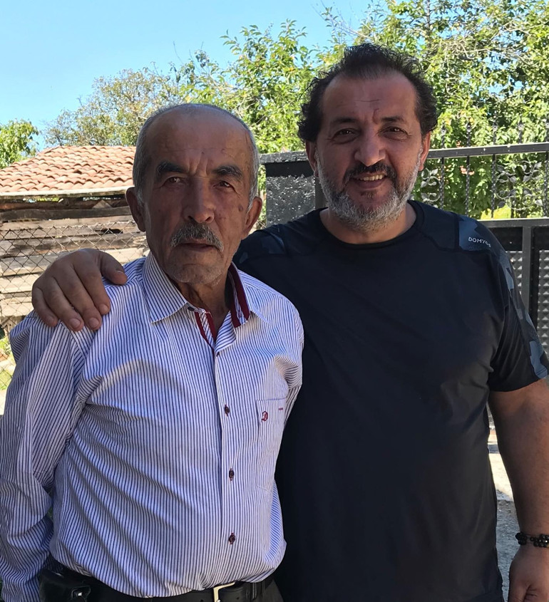 Babam öldüğünde acaba üzülecek miyim diyordum... Ünlü şef Mehmet Yalçınkayadan itiraf
