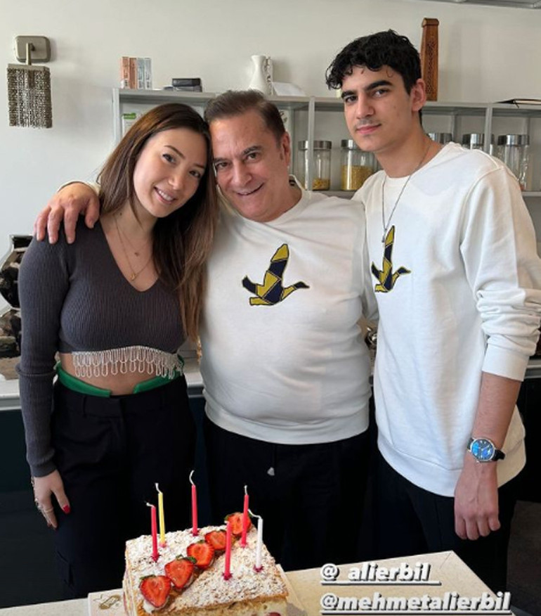 Kırgınlık bitti...Mehmet Ali Erbil 67inci yaşını çocuklarıyla kutladı