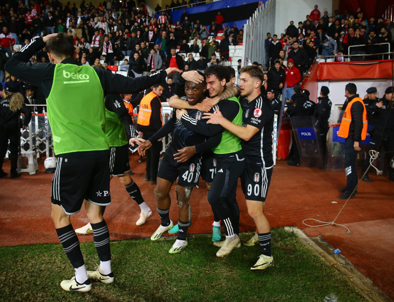 Antalyaspor - Beşiktaş maçı sonrası çarpıcı eleştiri: Bir yabancıya Hangisi büyük takım diye sorsanız...